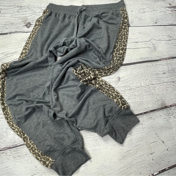 SPLENDID loungewear sweatpants gray with leopard animal print stripe, size S - Picture 5 of 14